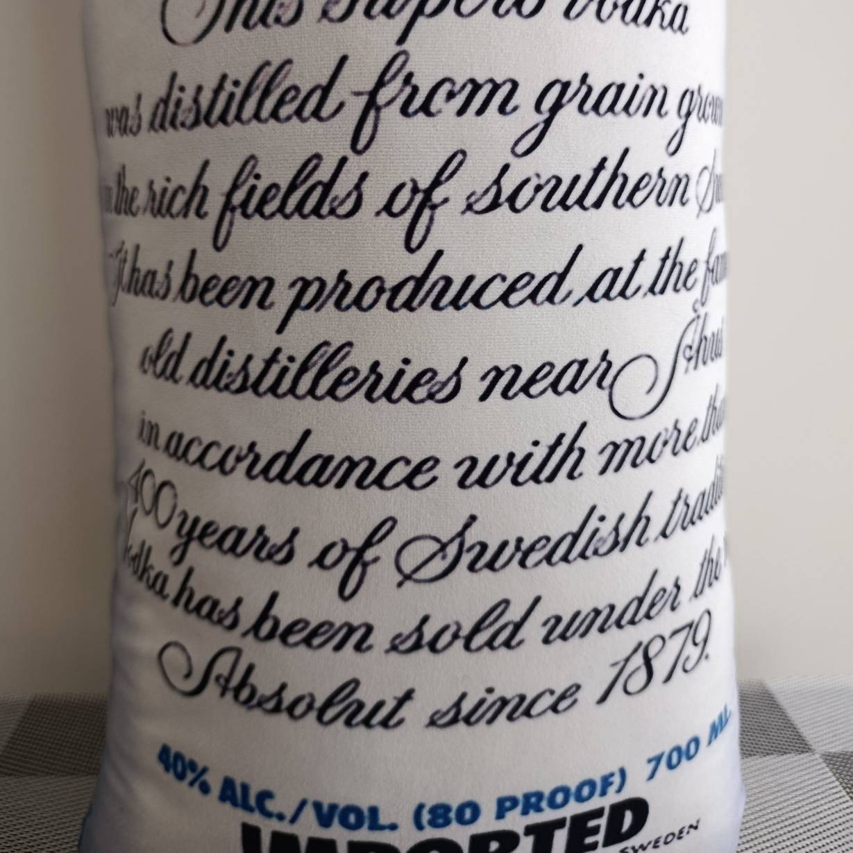  بالش بغلی ابسولوت ودکا Absolut Vodka با ظاهر لوکس، مناسب دکور کافه، مغازه، اتاق خواب و سورپرایز ولننتاین، هدیه روز دختر 